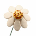 Keramische bloem Kamille wit op prikker