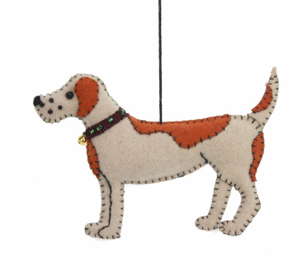 Hond met bruin vlekken ornament vilt