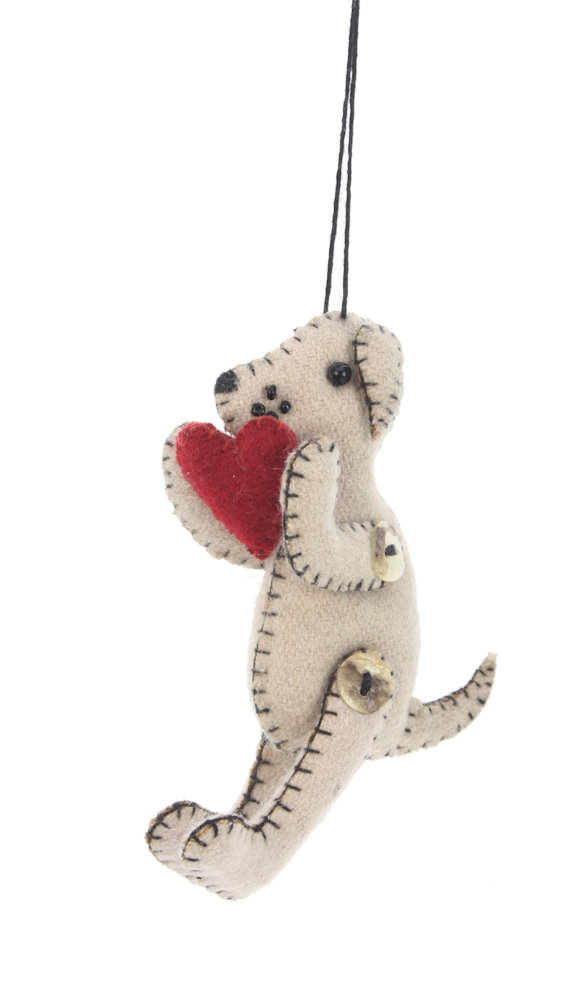 Hond ornament met hart vilt