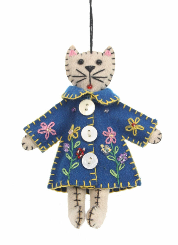 Kat ornament met jas blauw bloemen vilt