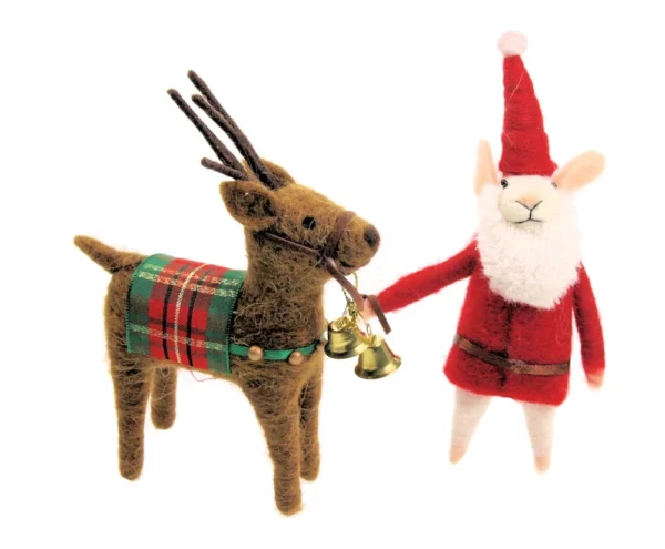 Muis vilt kerstman met rendier