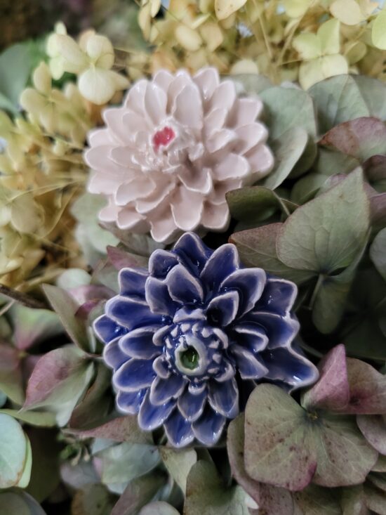 Bloemen van keramiek