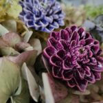 Keramieken Dahlia paars op prikker