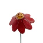 Keramische bloem Kamille rood op prikker