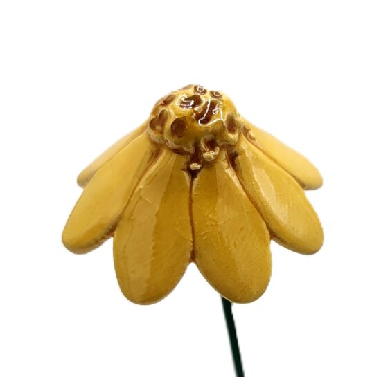 Keramische bloem Kamille geel op prikker