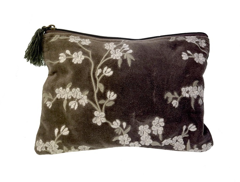 Etui fluweel grijs met bloemen geborduurd 26x19cm