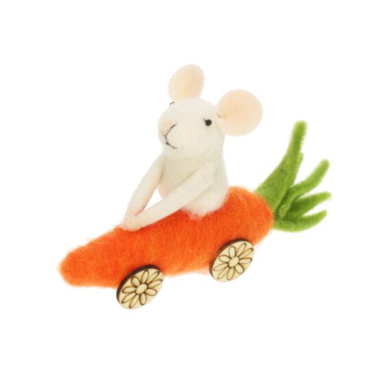 Muis vilt in wortel auto