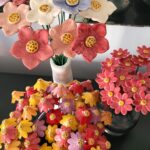 kamille van keramiek in verschillende kleuren