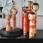 groep Japanse kokeshi's houten decoratiepop met handgeschilderde bloem