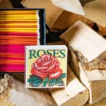 Lucifers in doosje rode rozen