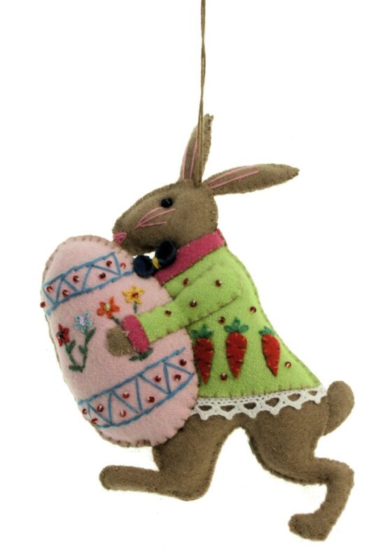 Haasje bruin met paasei ornament vilt