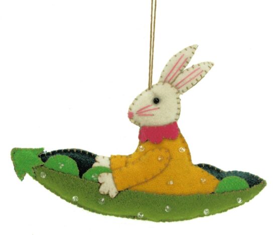Haas in bonenpeulbootje ornament vilt
