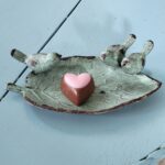 Schaaltje vogeltjes op blad, metaal, turquoise