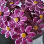 Keramieken bloem Madeliefje klein paars op prikker