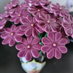 Keramieken bloem Madeliefje paars mini op prikker