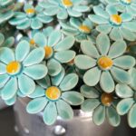 Keramieken bloem Madeliefje klein mint op prikker